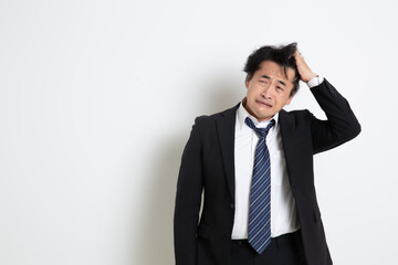 中年のサラリーマン日本人男性