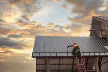 Roofer working on roof structure of building on construction site - obrazy, fototapety, plakaty