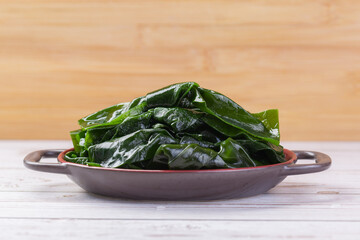 Green kelp knot for Asian marine cuisine