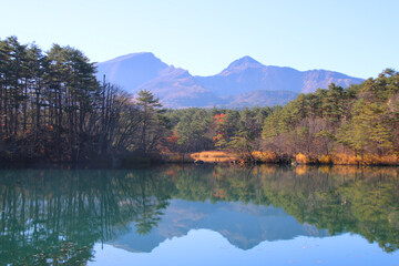 秋の五色沼・毘沙門沼（福島県・北塩原村）