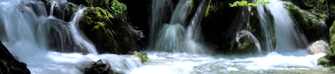 Große Wasserfälle im  Nationalpark Plitvicer Seen, Kroatien, Europa, Panorama