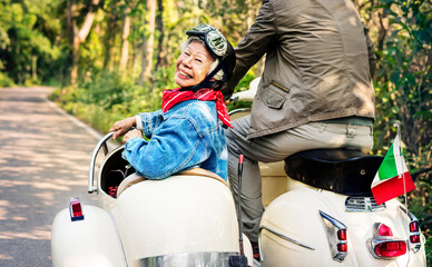 Senior couple riding a classic scooter © Rawpixel.com