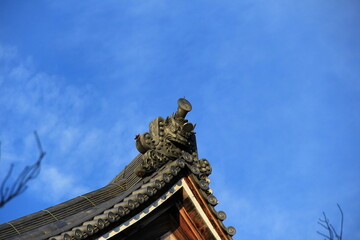 Fototapeta premium 役瓦の一種で、厄除けの意味を持つ「鬼瓦」