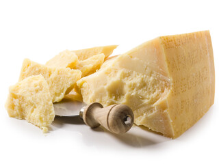 Queso parmesano con cuchillo sobre fondo blanco. Parmesan cheese with knife on white background.