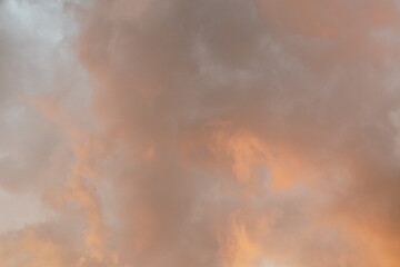 Wolken bei Sonnenuntergang am Ossiacher See in Kärnten
