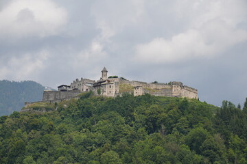 Fototapeta na wymiar Am Ossiacher See: Die Burg Landskron