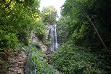 Fototapeta premium Am Wasserfallweg Sattendorf (am Ossiacher See)