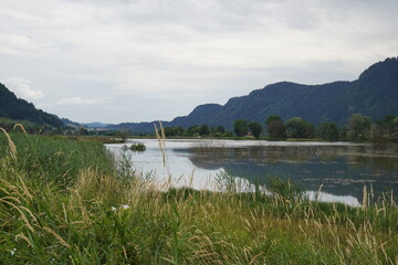 Fototapeta na wymiar Am Ossiacher See in Kärnten: Ostufer
