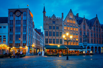 Fototapeta na wymiar Bruges Grote markt square with cafe and restaurants in the evening night twilight
