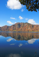 秋の沼沢湖（福島県・金山町）