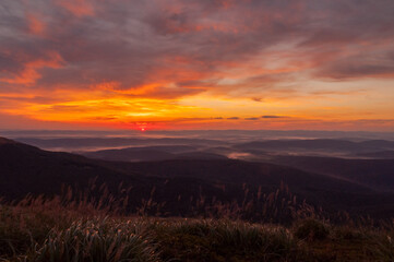 Obraz premium Sunrise in the Bieszczady Mountains as seen from the top of Rozsypaniec, Bieszczady Mountains