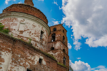 An old ruined temple of 300 - 400 years old made of red brick was like a Christian Orthodox church in the village. Now the church is abandoned and does not function