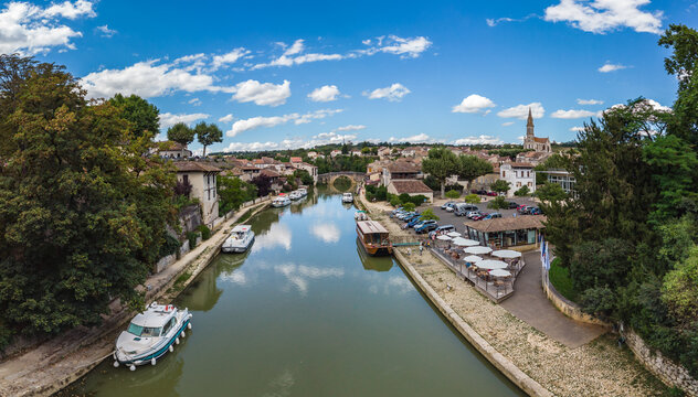 N&eacute;rac (Lot et Garonne, France) - Centre historique autour de la Ba&iuml;se