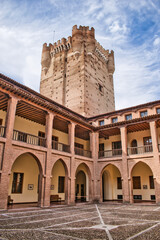 Fototapeta na wymiar Patio de armas y torre del homenaje del castillo medieval de La Mota en Medina del Campo, España