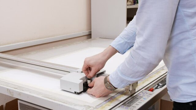 High precision digital cutting system - flatbed cutter, router during work with plastic sheet at factory, exhibition. Technology, industrial, robotic, electronic, production, manufacturing concept. 4K