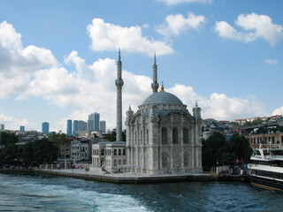 Fototapeta na wymiar The Ortaköy Mosque in Istanbul. Ottoman architecture. Beautiful mosque. splendid architecture. Fascinating Ottoman arcitecture. Wonder in Istanbul. Turkish architecture. Wonder at Bosphorus.