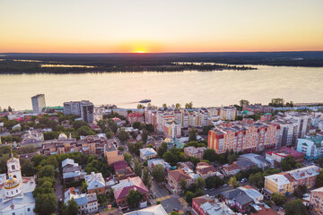 Obraz premium Aerial view of Samara city with Volga river in the sunset