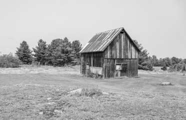Obraz premium A beautiful and old barn in a field
