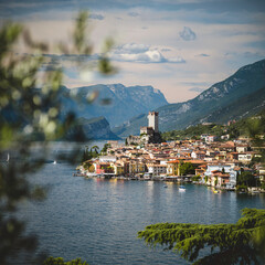 Malcesine, Lago di Garda - Antico Borgo sulle Sponde del Lago, Castello Scaligero, Paesaggio di Montagna - Provincia di Verona