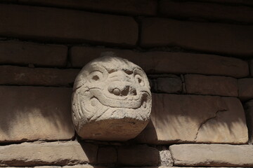 Cabeza clava de la cultura Chavín, ruinas arqueológicas