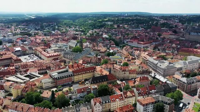 Drohnenvideo von Bamberg bei sch&ouml;nem Wetter