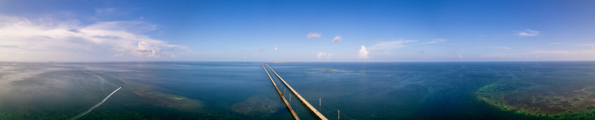 Fototapeta na wymiar Vibrant beauty panorama Florida Keys