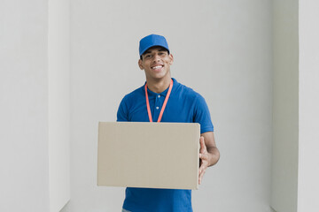 Hispanic delivery man shipping cardboard box to customer client for fast deliver - Courier guy holding package order - Focus on face