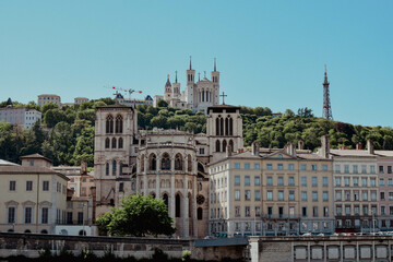 Obraz premium Cathédrale de Notre Dame de Fourvière et Cathédrale St Jean à Lyon, France 