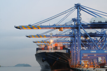 pier container