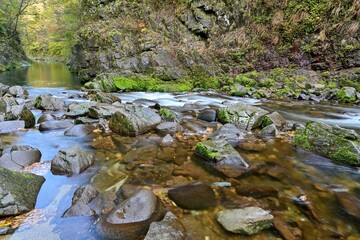 秋保大滝のダイナミックな渓流の流れの情景＠宮城