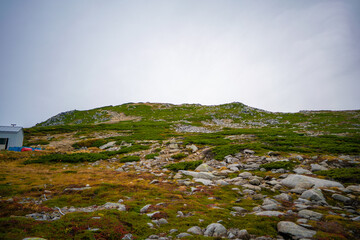 長野県上松町、木曽町、宮田村の木曽駒ヶ岳や千畳敷カールを登山している風景 Scenery of climbing Kiso Komagatake and Senjojiki Cirque in Uematsu Town, Kiso Town and Miyata Village, Nagano Prefecture.