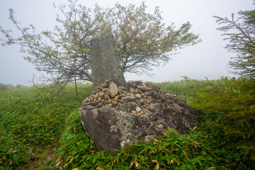 長野県松本市、上田市、小県郡長和町にある美ヶ原を登山する風景 Scenery of climbing Utsukushi-ga-hara in Matsumoto City, Ueda City, and Nagawa Town, Chiisagata-gun, Nagano Prefecture.