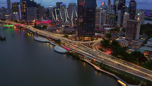 Traffic Along Brisbane River With 1 William Street Skyscraper Beside Queens Wharf Construction At In Brisbane, Australia. - Aerial