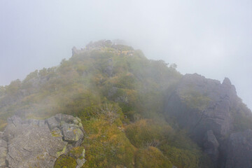 新潟県糸魚川市、妙高市にある火打山、妙高山の登山をしている風景 Scenery of climbing Mount Hiuchi and Mount Myoko in Itoigawa and Myoko City, Niigata Prefecture.