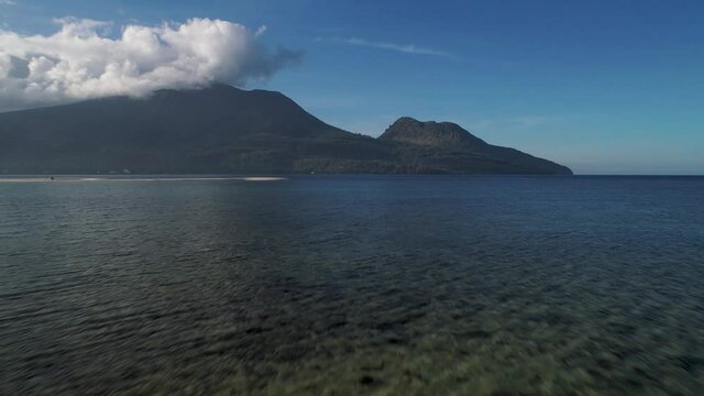 Couple enjoying holiday on White Island beach, taking photo's of each other, paradise Camiguin
