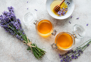 Obraz na płótnie Canvas Jars with honey and fresh lavender flowers