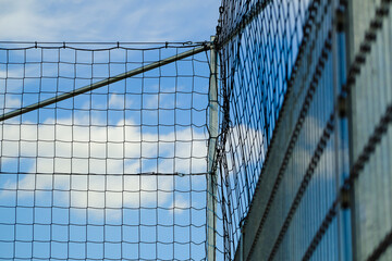 Netz um Outdoor Fussballplatz / Bolzplatz