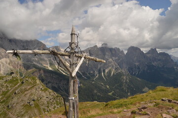 Hiking and trekking in the stunning scenery around the Italian Dolomite Mountains and in South Tyrol in Northern Italy