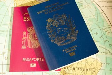 Pasaportes venezolano y español. Doble nacionalidad, para viajar, documento de viaje necesario. 