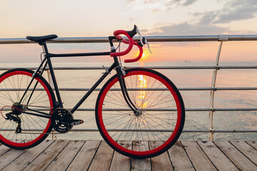 Fototapeta na wymiar hipster bicycle in morning sunrise by the sea