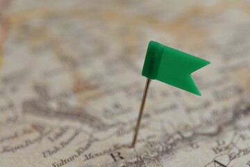 green button on map with blurred background