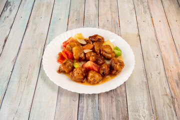 Great popular recipe from European Chinese restaurants for sweet and sour pork with battered pork, tomatoes and sauteed vegetables