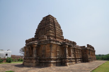 Fototapeta na wymiar インド　世界遺産パッタダカルの建造物群