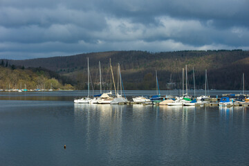 Fototapeta na wymiar View to the german lake called Edersee with sailing boats