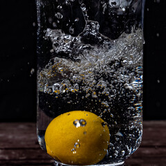 lemon in water