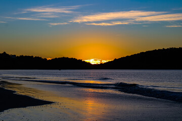 nascer do sol na praia