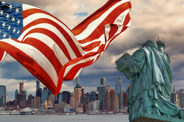 Naklejka premium Manhattan New York City on Statue of Liberty the American Flag