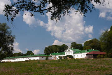 Fototapeta na wymiar YASNAYA POLYANA. TULA REGION. RUSSIA - July 27, 2021: The house of Leo Tolstoy, the famous Russian writer, in the estate of Count Leo Tolstoy in Yasnaya Polyana in the summer.