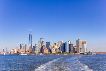 Fototapeta premium A picture of Manhattan skyline with Battery Park and Maritime terminals, bridges and Brooklyn, NY, USA