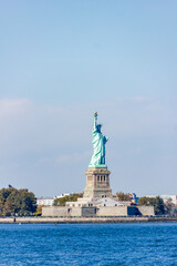 Obraz premium The Liberty Statue, NY, USA with New Jersey in the background